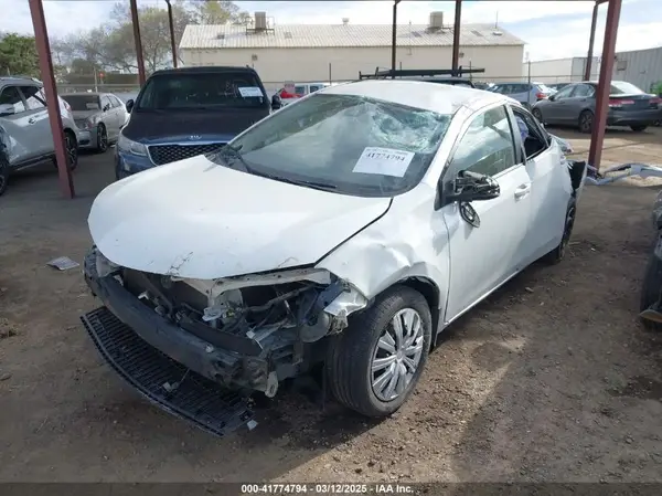 5YFBURHE1KP925249 2019 TOYOTA COROLLA - Image 2