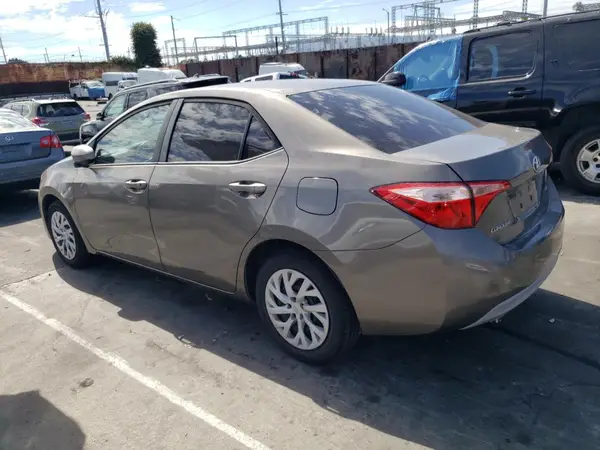5YFBURHE1KP932041 2019 TOYOTA COROLLA - Image 2