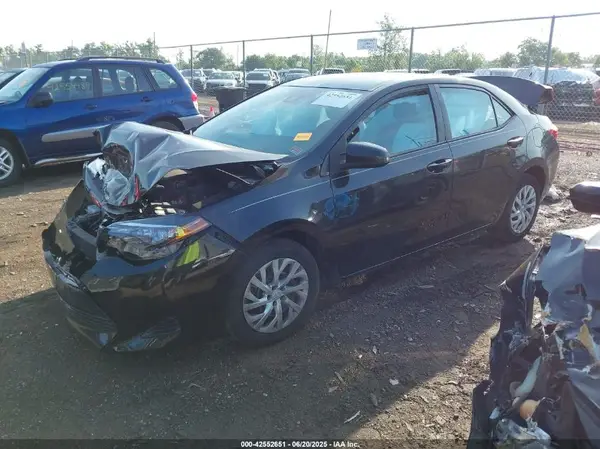 5YFBURHE1KP934033 2019 TOYOTA COROLLA - Image 2
