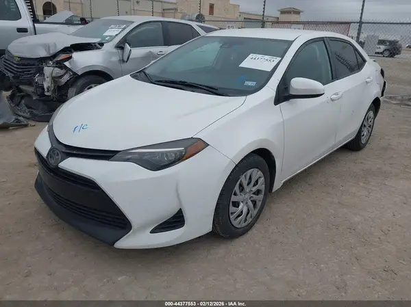 5YFBURHE1KP940043 2019 TOYOTA COROLLA - Image 2