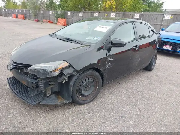 5YFBURHE1KP945159 2019 TOYOTA COROLLA - Image 2