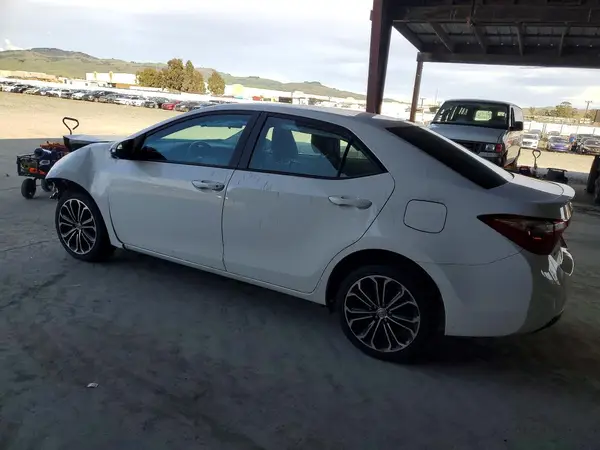 5YFBURHE2GP369931 2016 TOYOTA COROLLA - Image 2