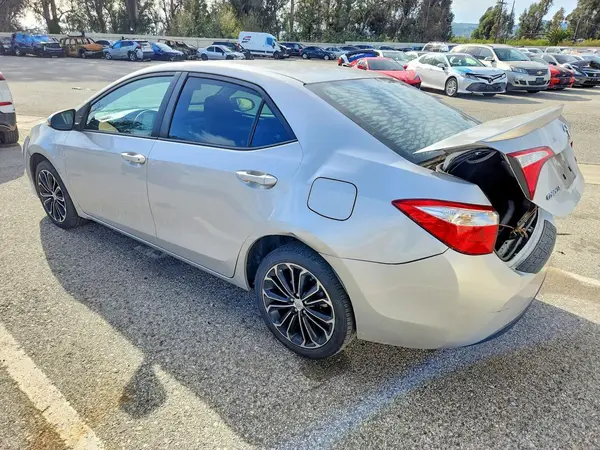 5YFBURHE2GP374997 2016 TOYOTA COROLLA - Image 2