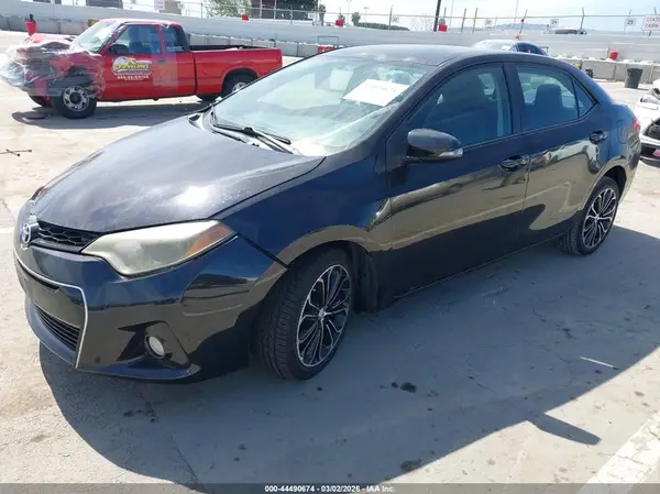 5YFBURHE2GP377950 2016 TOYOTA COROLLA - Image 2
