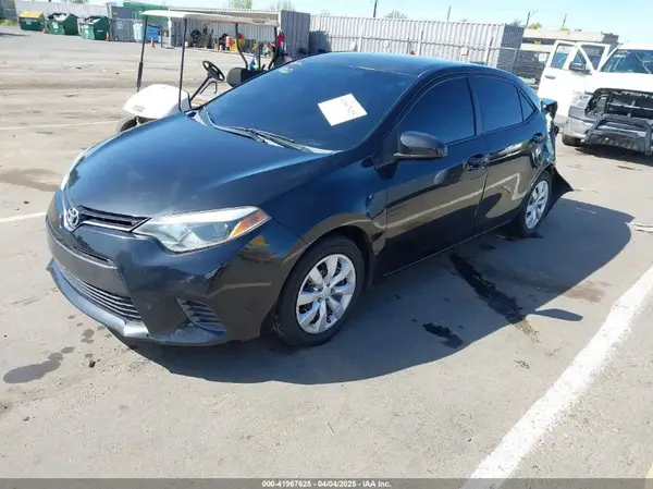 5YFBURHE2GP385935 2016 TOYOTA COROLLA - Image 2