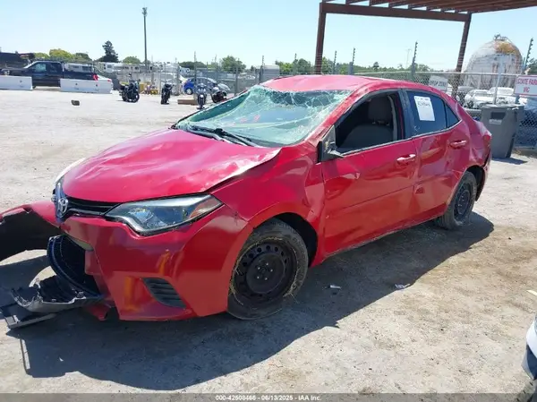 5YFBURHE2GP387734 2016 TOYOTA COROLLA - Image 2