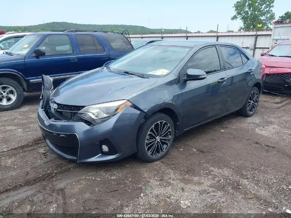5YFBURHE2GP389483 2016 TOYOTA COROLLA - Image 2