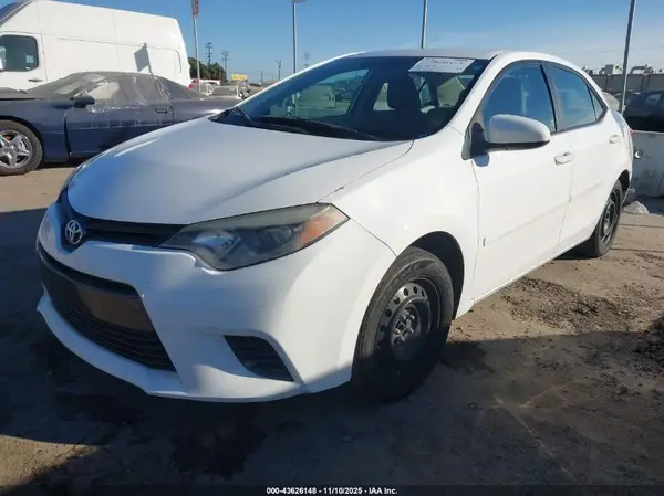 5YFBURHE2GP390410 2016 TOYOTA COROLLA - Image 2