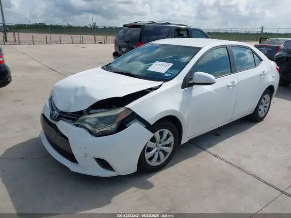 5YFBURHE2GP411739 2016 TOYOTA COROLLA - Image 2