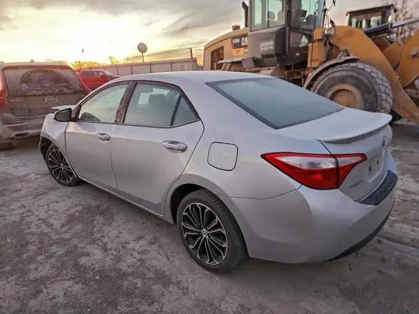 5YFBURHE2GP418965 2016 TOYOTA COROLLA - Image 2