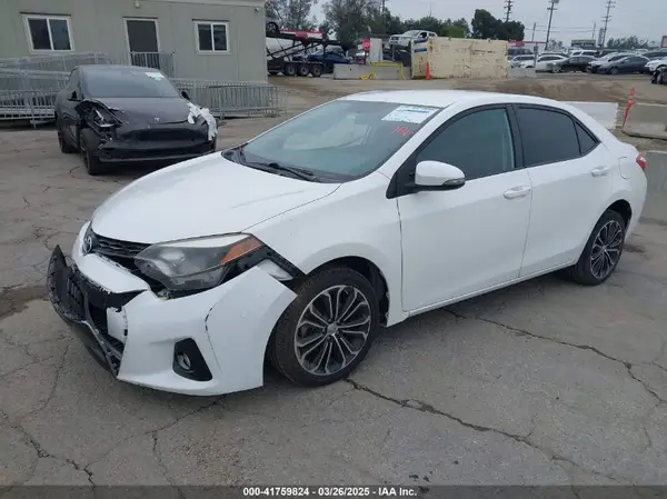 5YFBURHE2GP438004 2016 TOYOTA COROLLA - Image 2