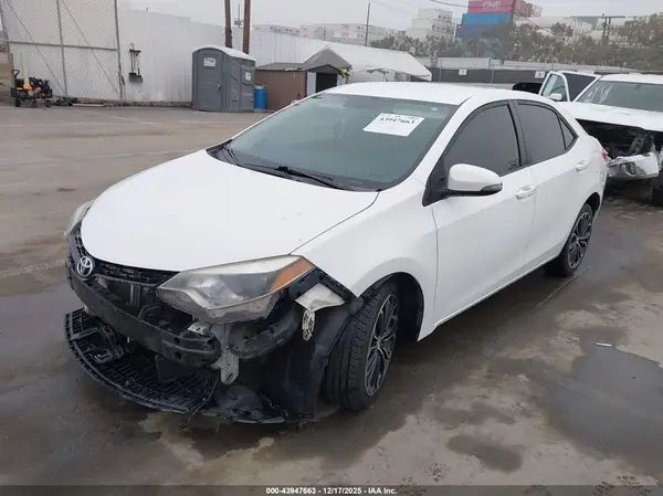5YFBURHE2GP460245 2016 TOYOTA COROLLA - Image 2