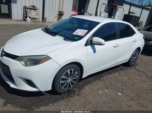 5YFBURHE2GP466143 2016 TOYOTA COROLLA - Image 2