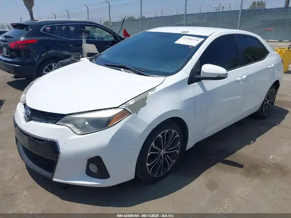 5YFBURHE2GP467647 2016 TOYOTA COROLLA - Image 2