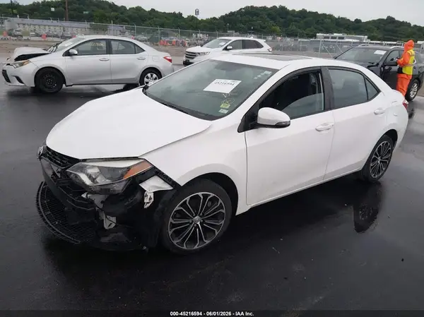 5YFBURHE2GP479877 2016 TOYOTA COROLLA - Image 2