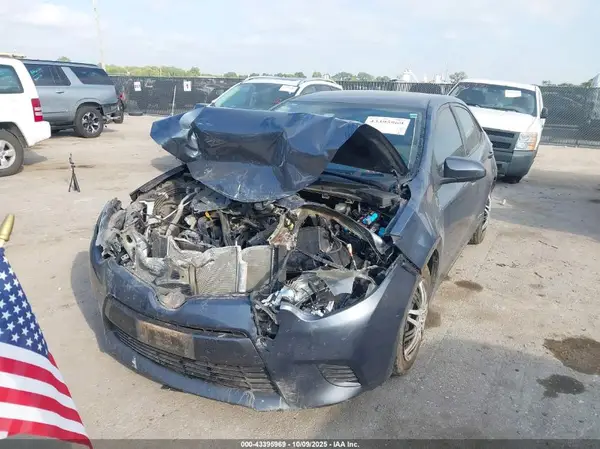 5YFBURHE2GP486859 2016 TOYOTA COROLLA - Image 2