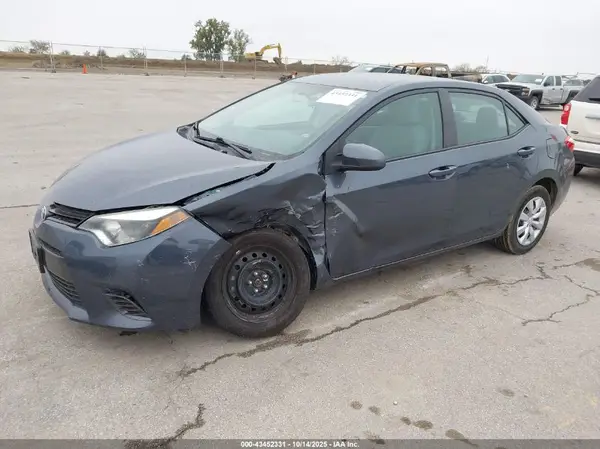 5YFBURHE2GP512201 2016 TOYOTA COROLLA - Image 2