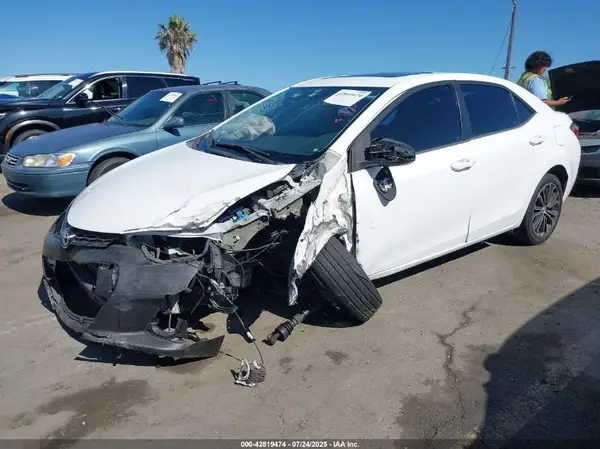 5YFBURHE2GP513915 2016 TOYOTA COROLLA - Image 2