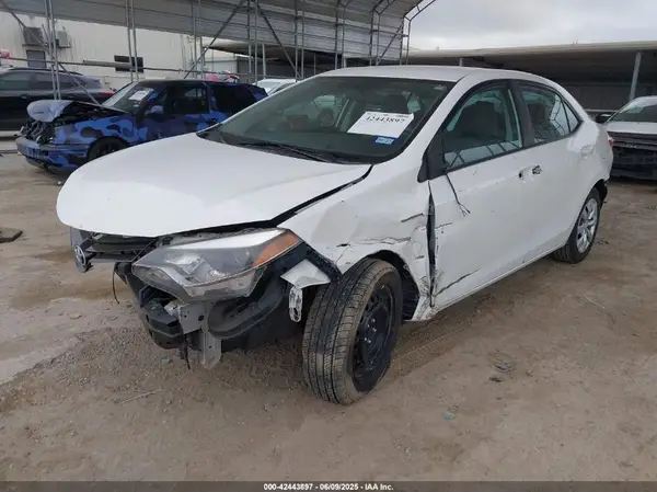 5YFBURHE2GP525739 2016 TOYOTA COROLLA - Image 2