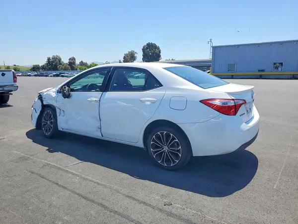 5YFBURHE2GP532951 2016 TOYOTA COROLLA - Image 2