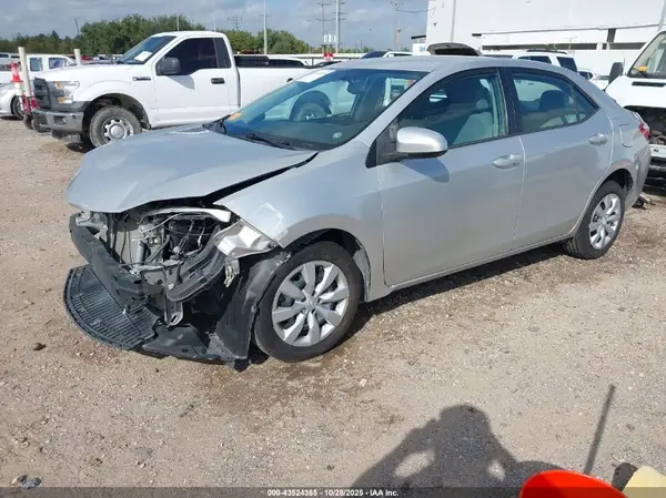 5YFBURHE2GP538796 2016 TOYOTA COROLLA - Image 2