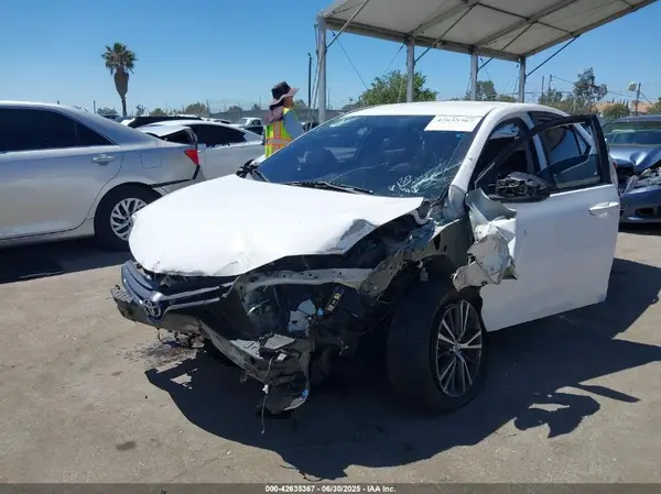 5YFBURHE2GP561432 2016 TOYOTA COROLLA - Image 2