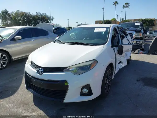 5YFBURHE2GP561561 2016 TOYOTA COROLLA - Image 2