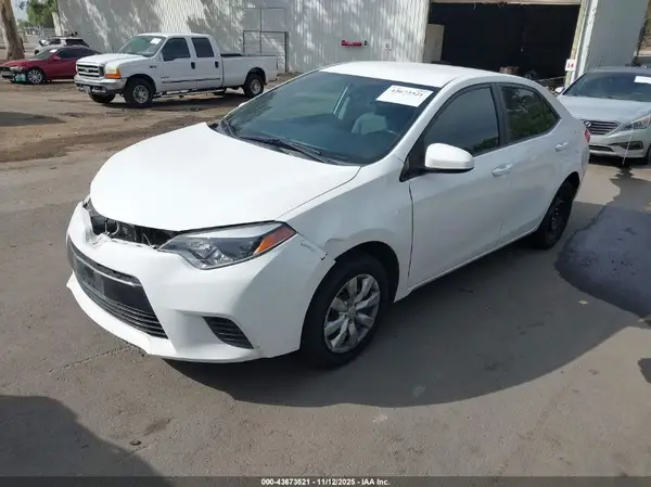 5YFBURHE2GP563858 2016 TOYOTA COROLLA - Image 2