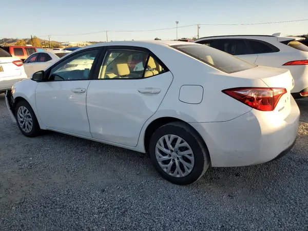 5YFBURHE2HP570178 2017 TOYOTA COROLLA - Image 2
