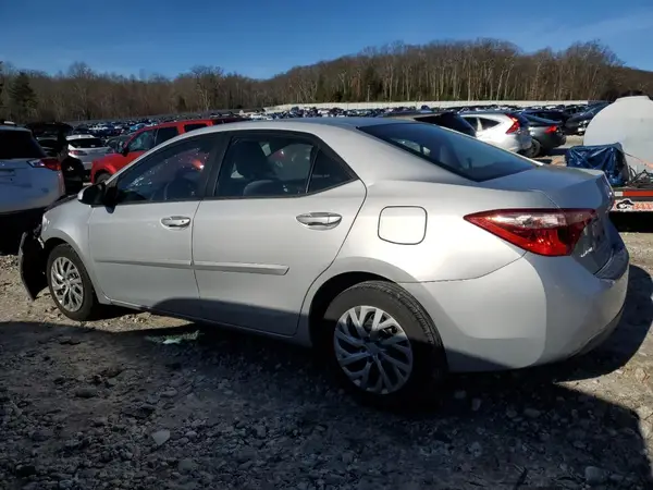 5YFBURHE2HP570472 2017 TOYOTA COROLLA - Image 2