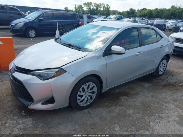 5YFBURHE2HP571332 2017 TOYOTA COROLLA - Image 2