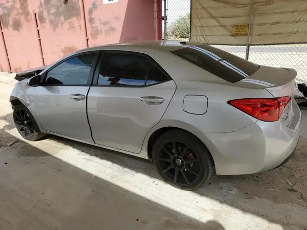 5YFBURHE2HP572741 2017 TOYOTA COROLLA - Image 2