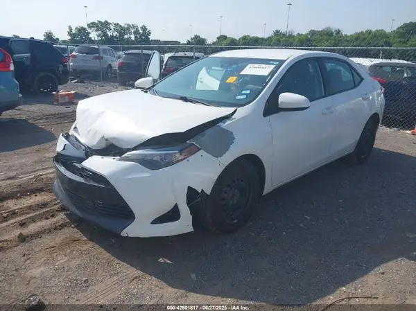 5YFBURHE2HP573209 2017 TOYOTA COROLLA - Image 2