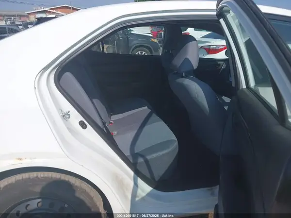 5YFBURHE2HP573209 2017 TOYOTA COROLLA - Image 8
