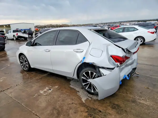 5YFBURHE2HP573212 2017 TOYOTA COROLLA - Image 2