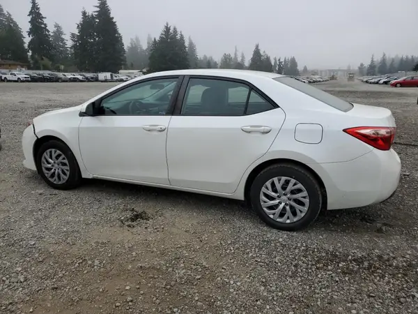 5YFBURHE2HP574005 2017 TOYOTA COROLLA - Image 2