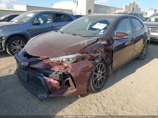 5YFBURHE2HP574845 2017 TOYOTA COROLLA - Image 2