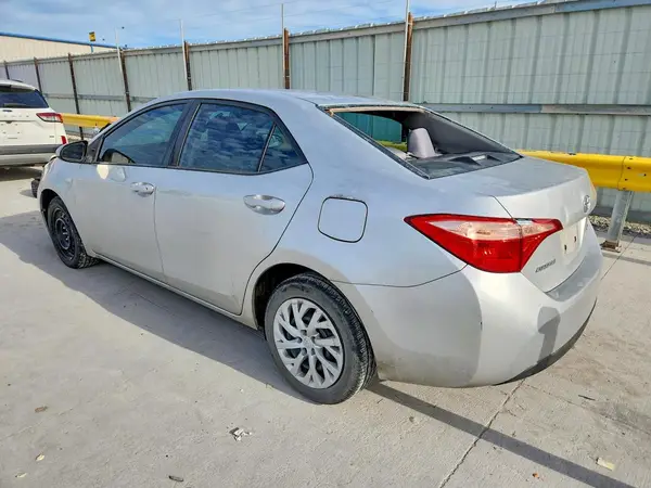 5YFBURHE2HP574943 2017 TOYOTA COROLLA - Image 2