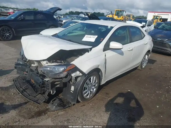 5YFBURHE2HP575994 2017 TOYOTA COROLLA - Image 2