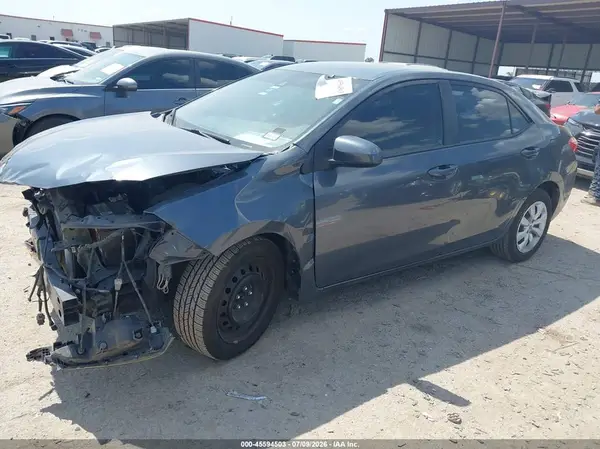 5YFBURHE2HP580337 2017 TOYOTA COROLLA - Image 2