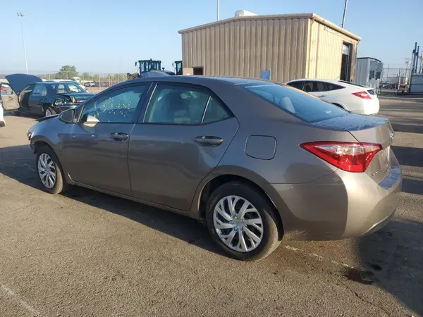 5YFBURHE2HP581004 2017 TOYOTA COROLLA - Image 2