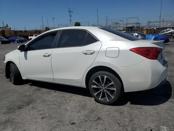 5YFBURHE2HP581391 2017 TOYOTA COROLLA - Image 2