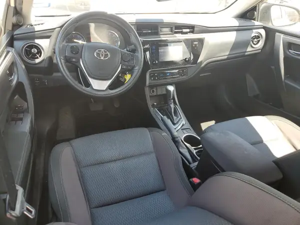 5YFBURHE2HP581956 2017 TOYOTA COROLLA - Image 8
