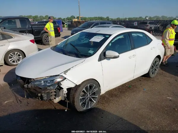 5YFBURHE2HP582055 2017 TOYOTA COROLLA - Image 2