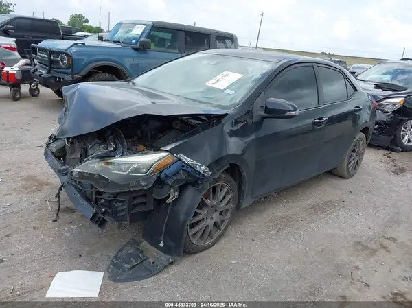 5YFBURHE2HP585201 2017 TOYOTA COROLLA - Image 2