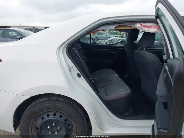 5YFBURHE2HP586333 2017 TOYOTA COROLLA - Image 8