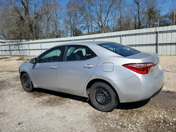 5YFBURHE2HP586638 2017 TOYOTA COROLLA - Image 2