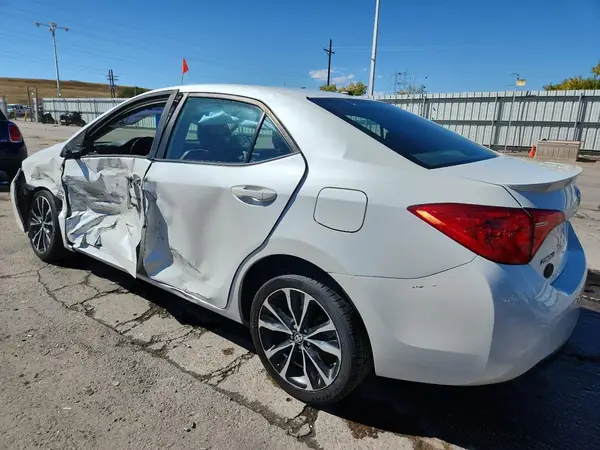 5YFBURHE2HP595386 2017 TOYOTA COROLLA - Image 2