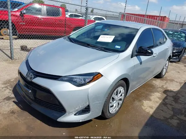 5YFBURHE2HP599826 2017 TOYOTA COROLLA - Image 2
