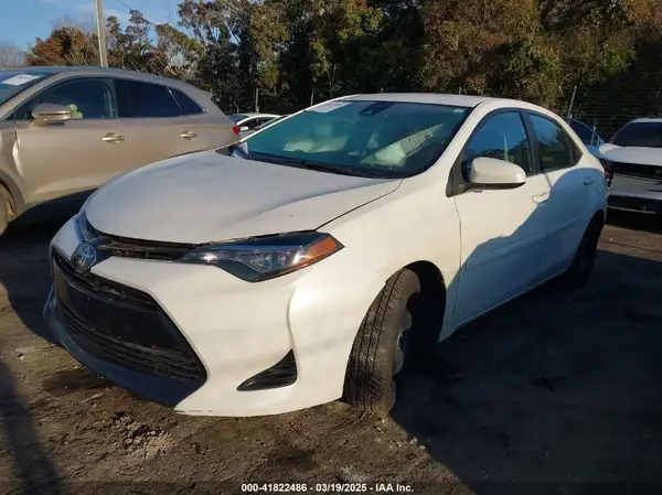 5YFBURHE2HP602997 2017 TOYOTA COROLLA - Image 2